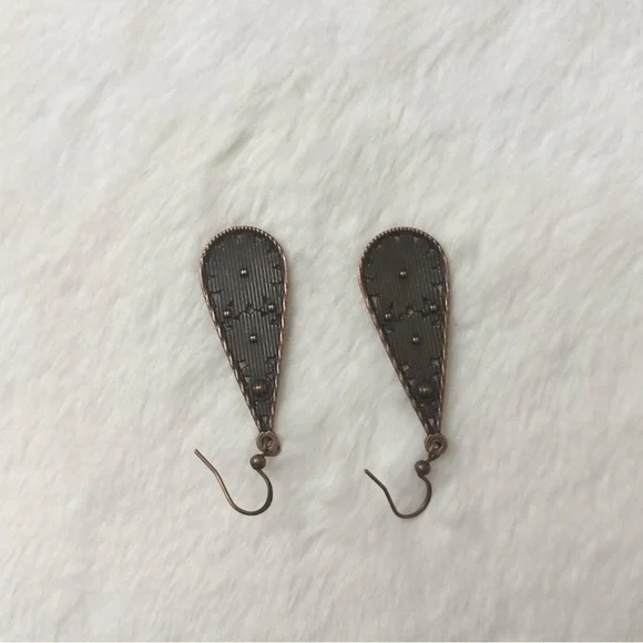 5/$15 🩷 MUST BUNDLE Women’s Floral Teardrop Earrings in Rose Gold and Pink - Picture 4 of 4